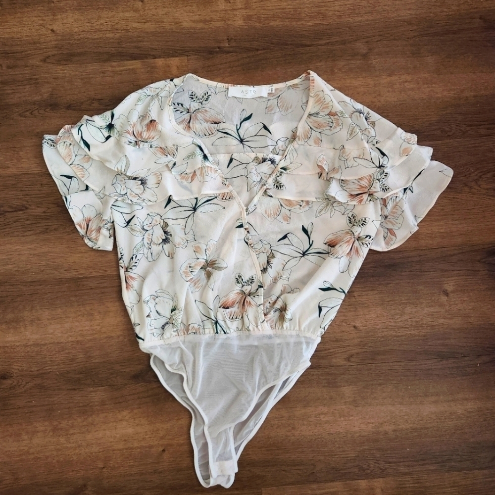 ASTR Blush Floral Ruffle Bodysuit Top